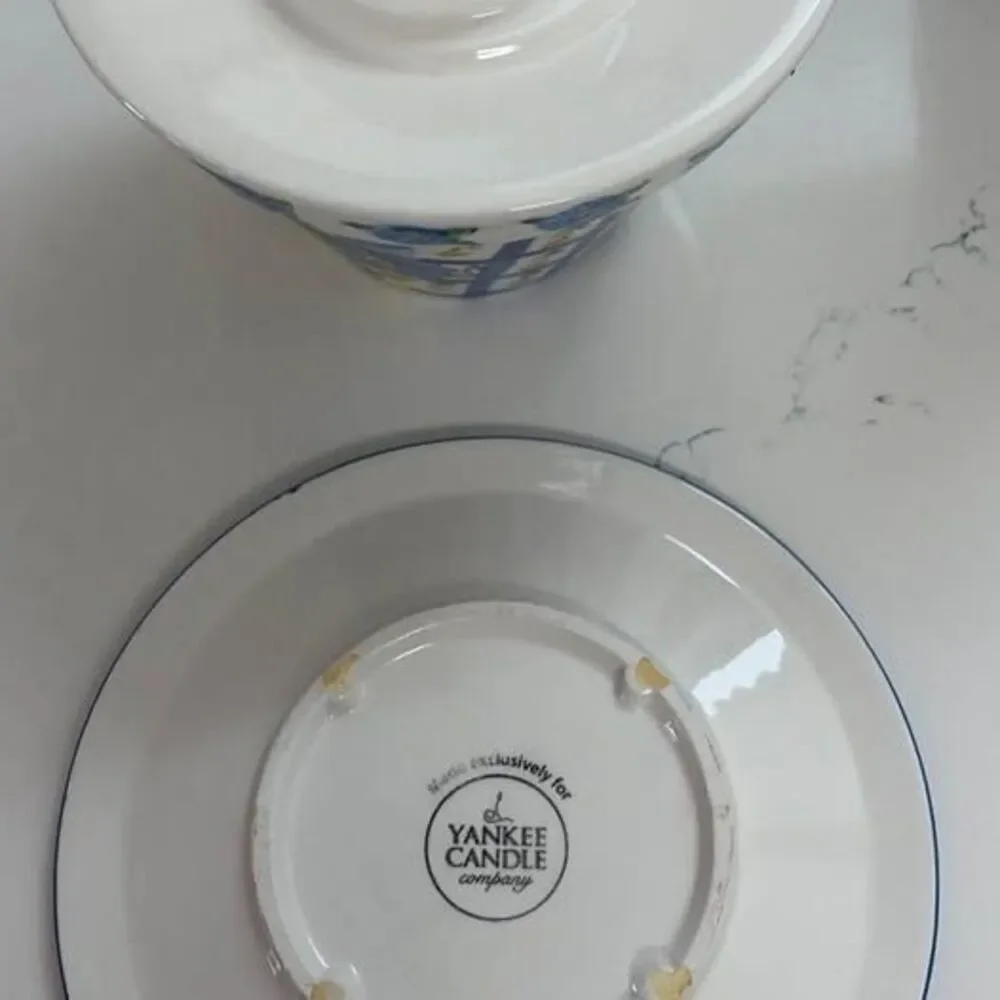 Yankee Candle Ceramic Floral Shade and Plate Set